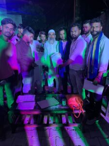 जिला अध्यक्ष अश्वनी पद प्रमाणपत्र प्रदान करते हुए।